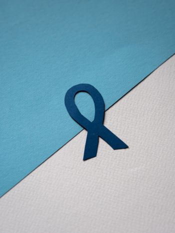 Fita na cor azul, simbolizando o autismo
